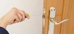 Affordable Locksmith Services Clearwater, FL 727-322-4090 - trunk-unlock-01